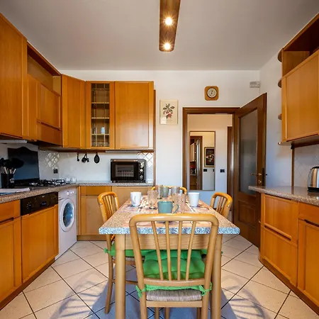 Three Bedroom - View - Larihome A57 Apartament *