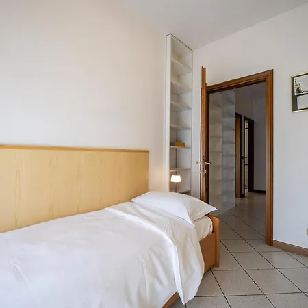 Three Bedroom - View - Larihome A57 Apartment