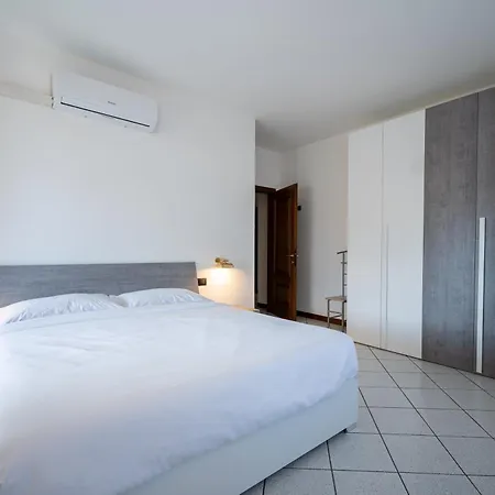 Apartment Three Bedroom - View - Larihome A57 *