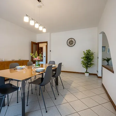Apartament Three Bedroom - View - Larihome A57 Dongo